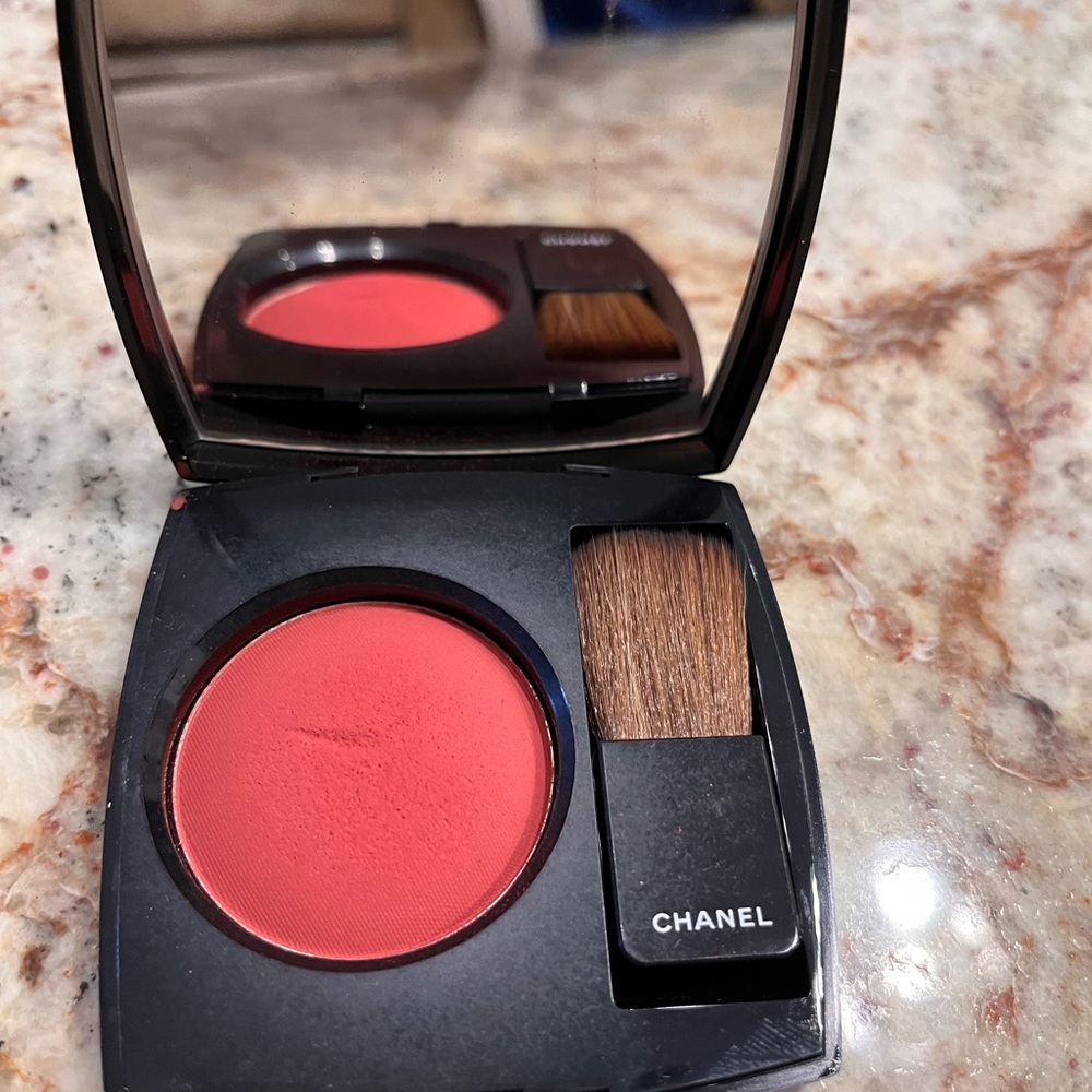 Chanel blush in 320 Rouge Profond. EUC. Used once.
